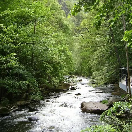 Spacious Multi-level Dom wakacyjny