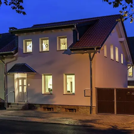 Spacious Multi-level Thale