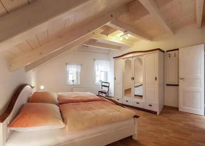 Spacious Multi-level * Thale