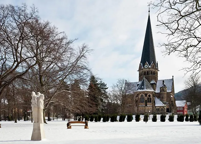 Spacious Multi-level * Thale